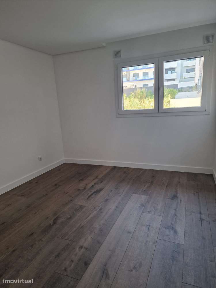 T3 2º Luxo c Estac. Arrecad., Varandas, Vistas jtº Forúm Almada-12