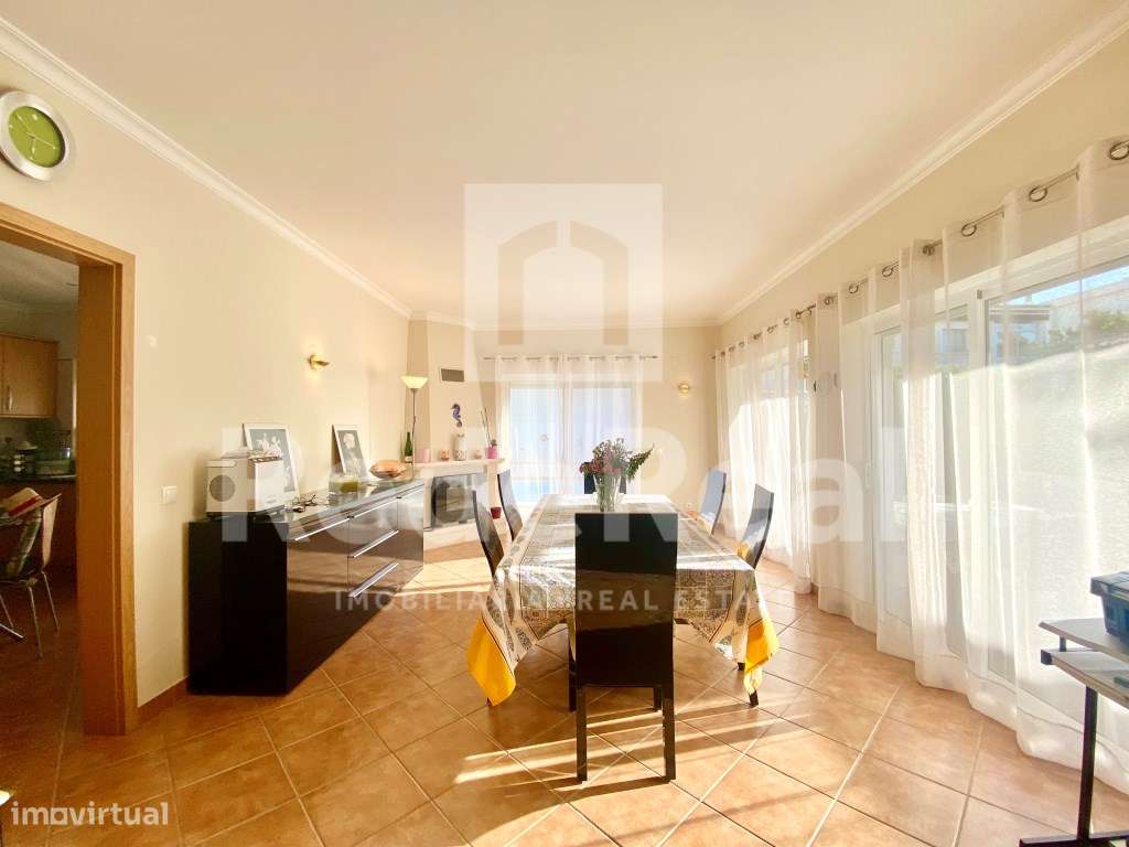 Moradia com Piscina perto da praia-11