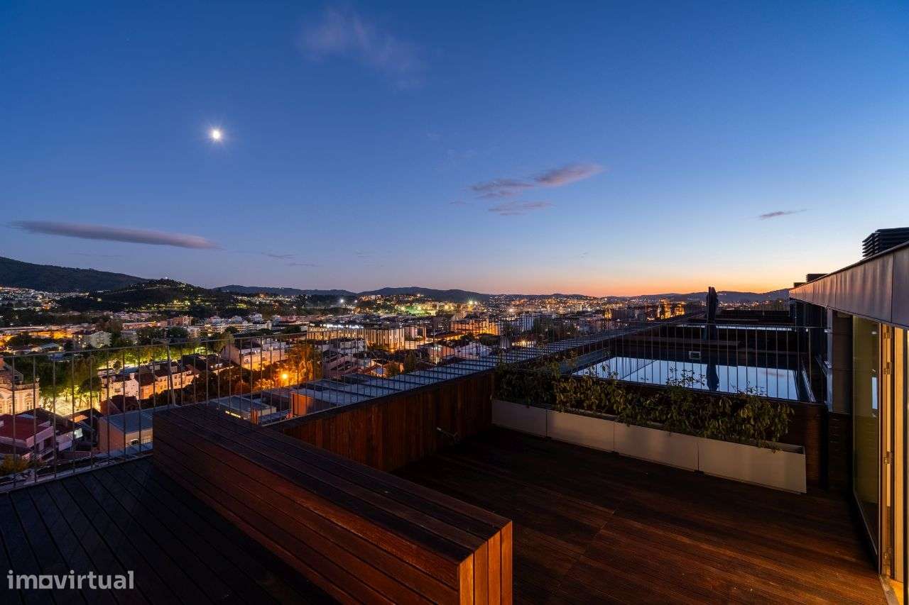 Penthouse Luxuosa com Piscina e Vistas 360º no Coração de Braga-50