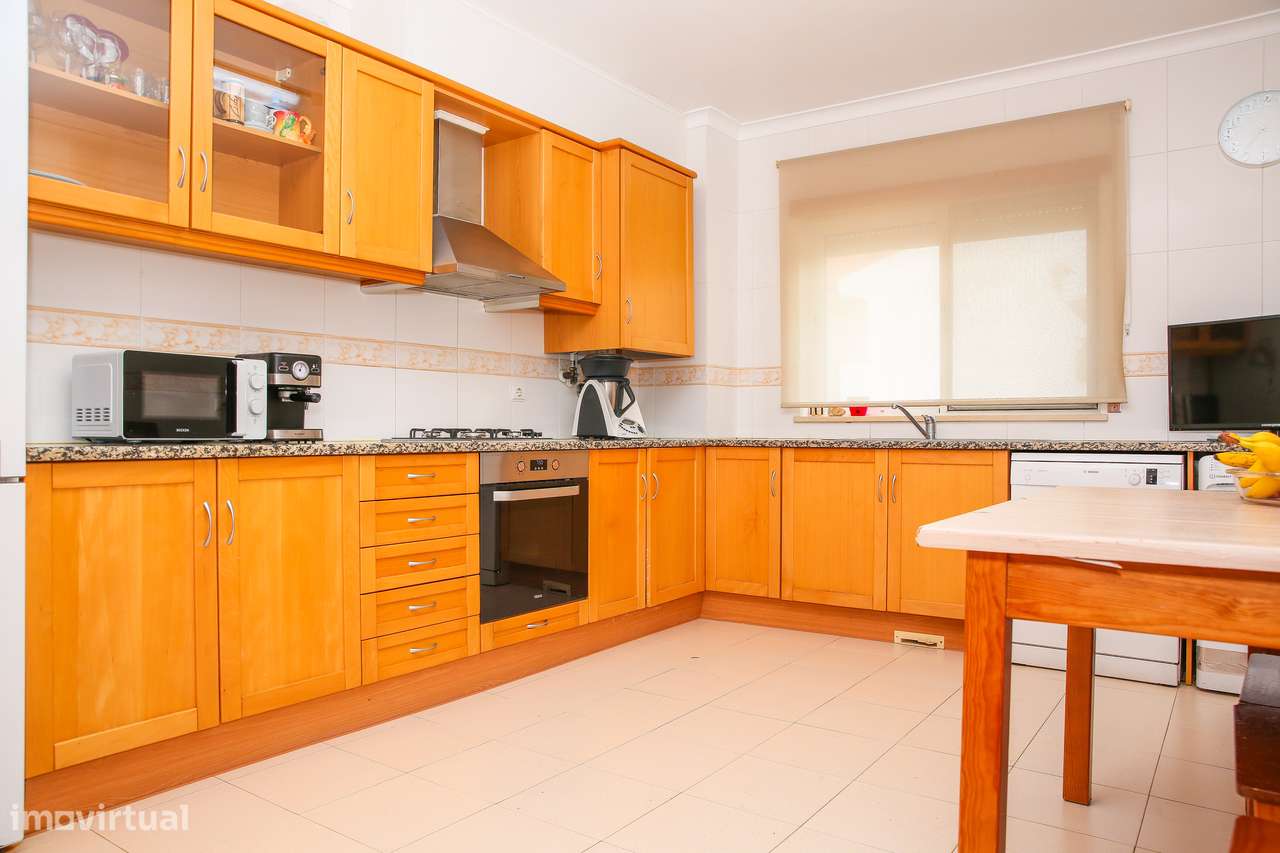 Excelente apartamento T3 com 111m2 no centro da Abrigada-5