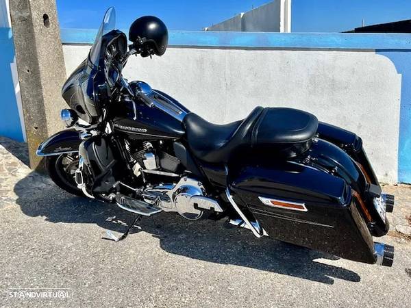 Harley-Davidson FLHT Ultra Limited - 4