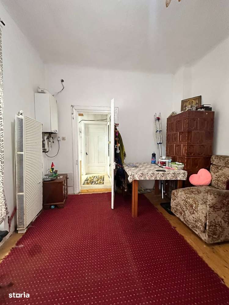 De vanzare casa in Roman, din caramida, zona Piata Mare, 60.000 euro - Imagine principală: 2/8