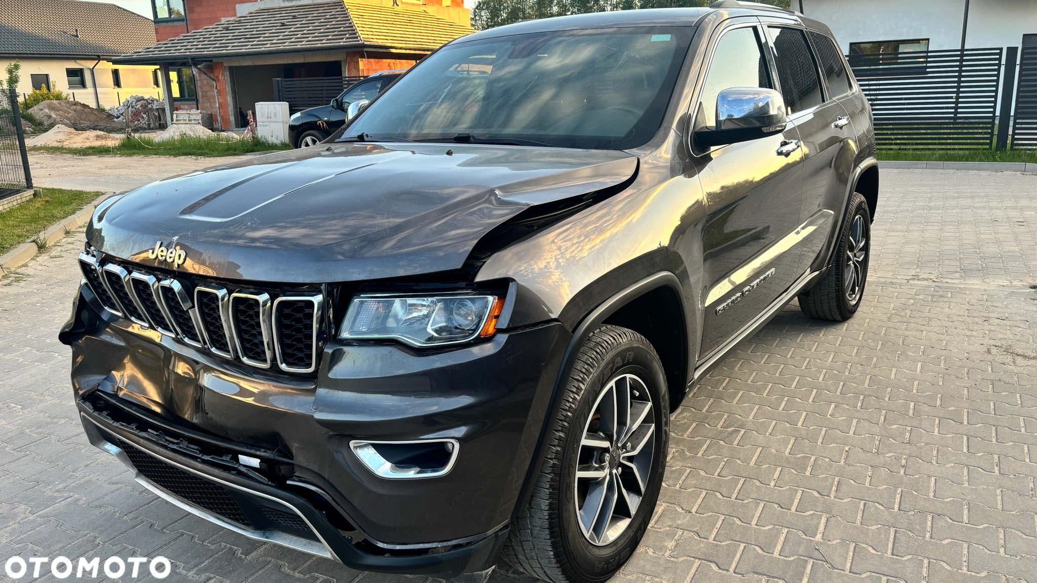 Jeep Grand Cherokee - 17