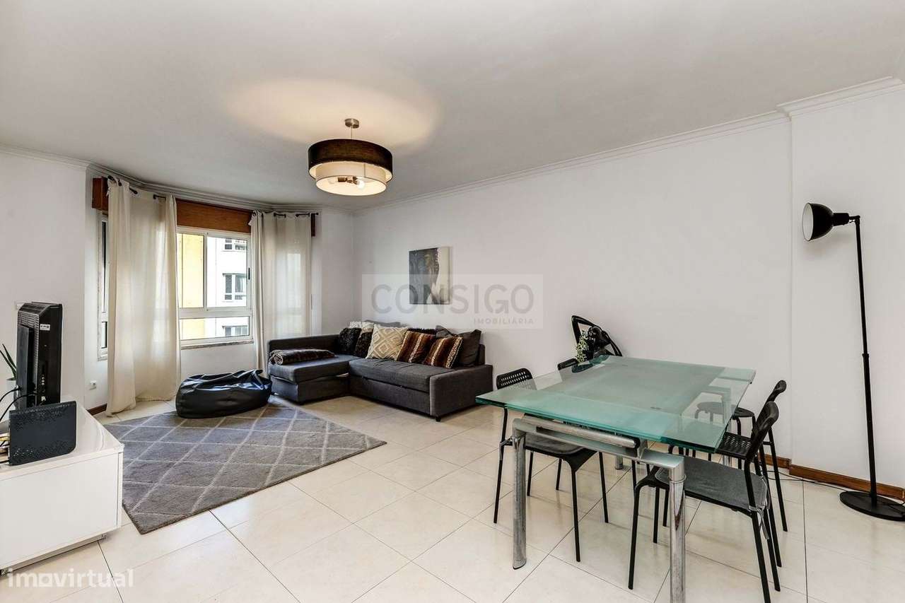 Apartamento T3 com garagem em Rio de Mouro-4