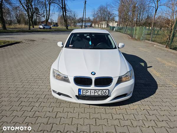 BMW Seria 3 318i - 1