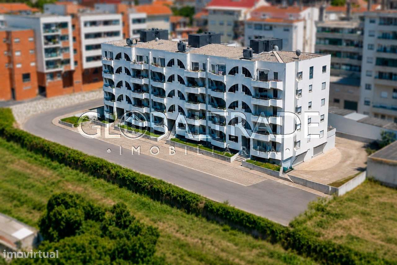 Apartamento T2 com Terraço em Baguim do Monte-0