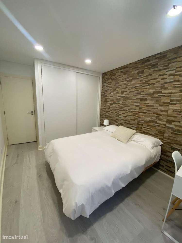 Quarto - localizado em Baixa Coimbra - Grande imagem: 2/5