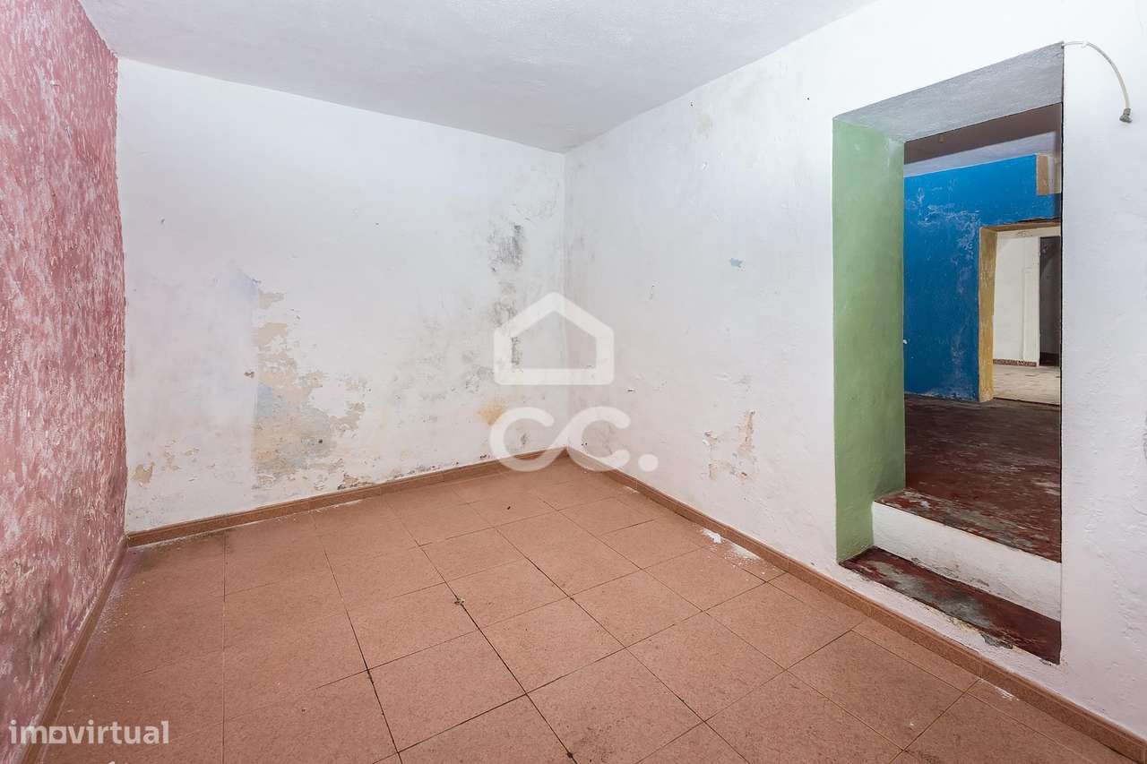 Apartamento T1 de Rés-do-Chão em Edifício Centenário Bifamiliar | Borb - Grande imagem: 4/21