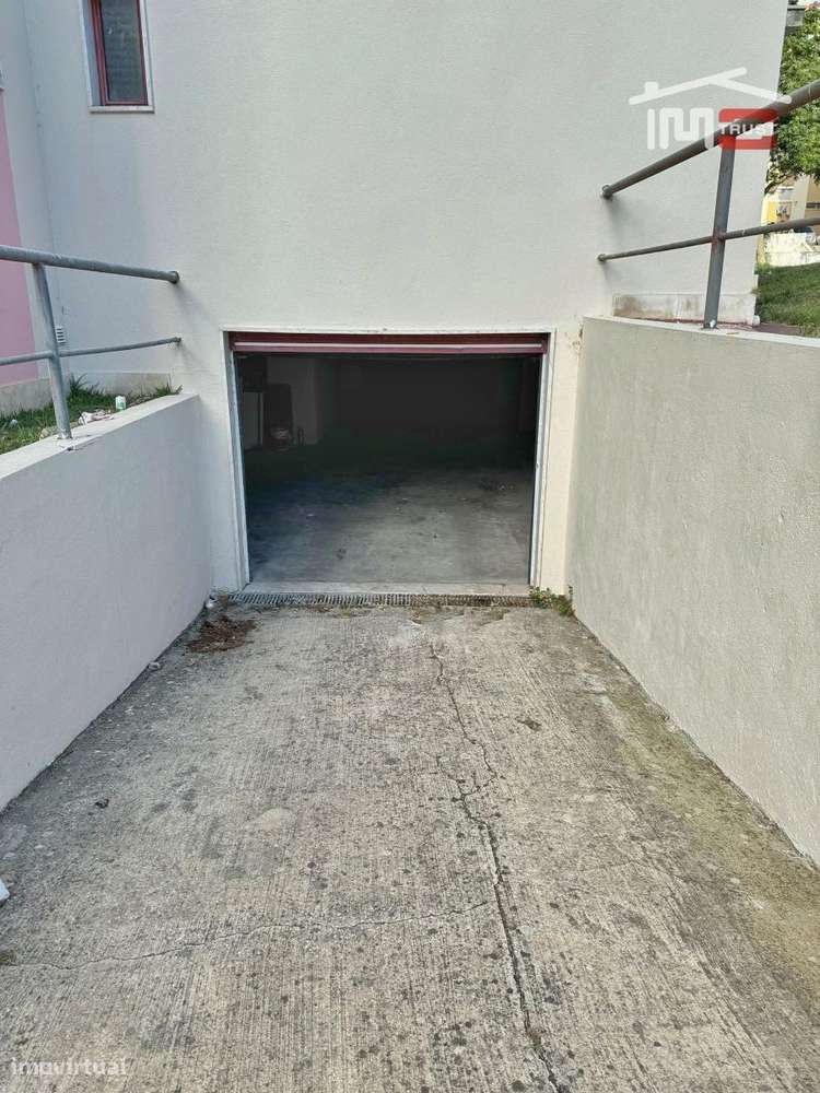 Fantástica Garagem no Carregado - Grande imagem: 3/15