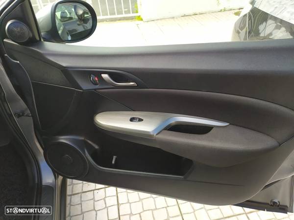 Honda Civic 1.4 i-VTEC Comfort - 31