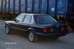 BMW Seria 3 318i - 11