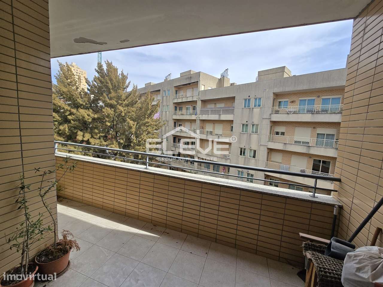 Espetacular T3 ao Metro Santo Ovideo-25