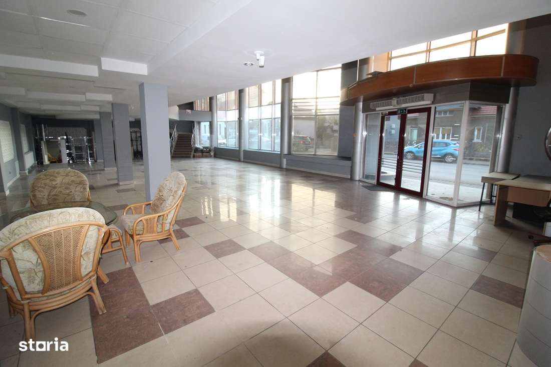 Vând imobil cu spații comerciale/apartamente D+P+3E în Hunedoara...-2