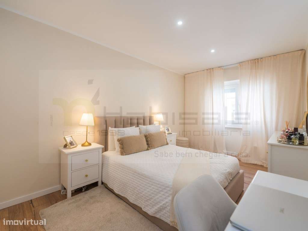 Apartamento T2 totalmente remodelado junto à estação.-15