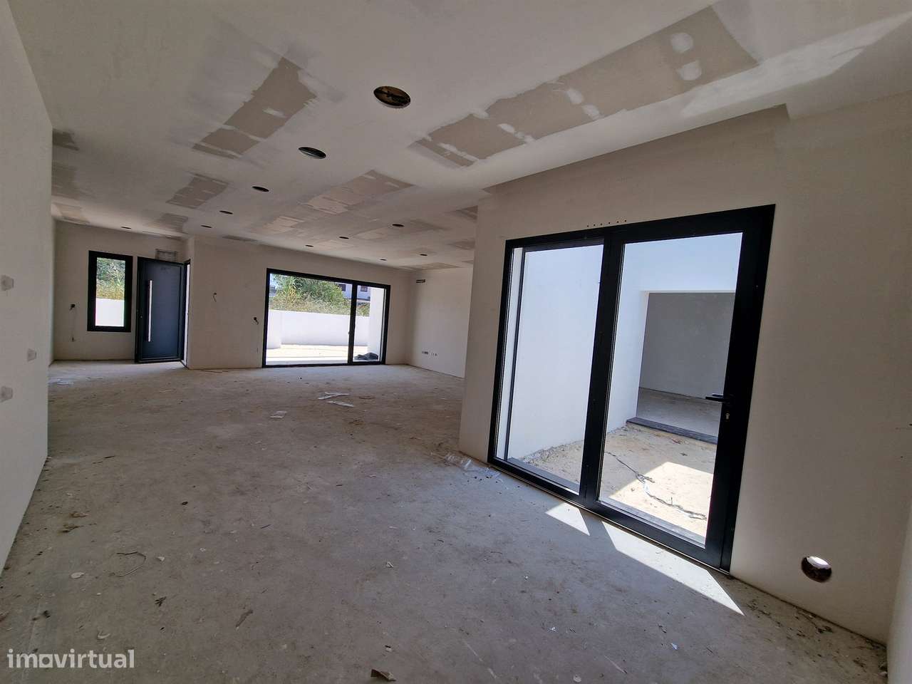 Moradia térrea T3 geminada por garagem-9