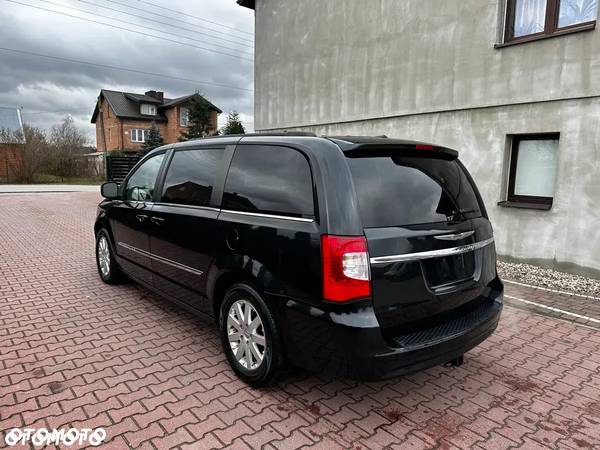 Chrysler Town & Country 3.6 Limited - 12