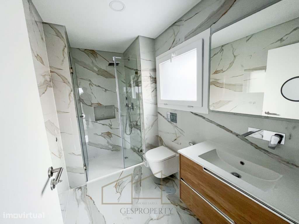 Moradia T4 Isolada Sobreda-26