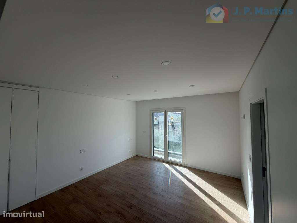 Moradia isolada, T4 com 4 suítes, piscina e garagem em Pinhal General-25