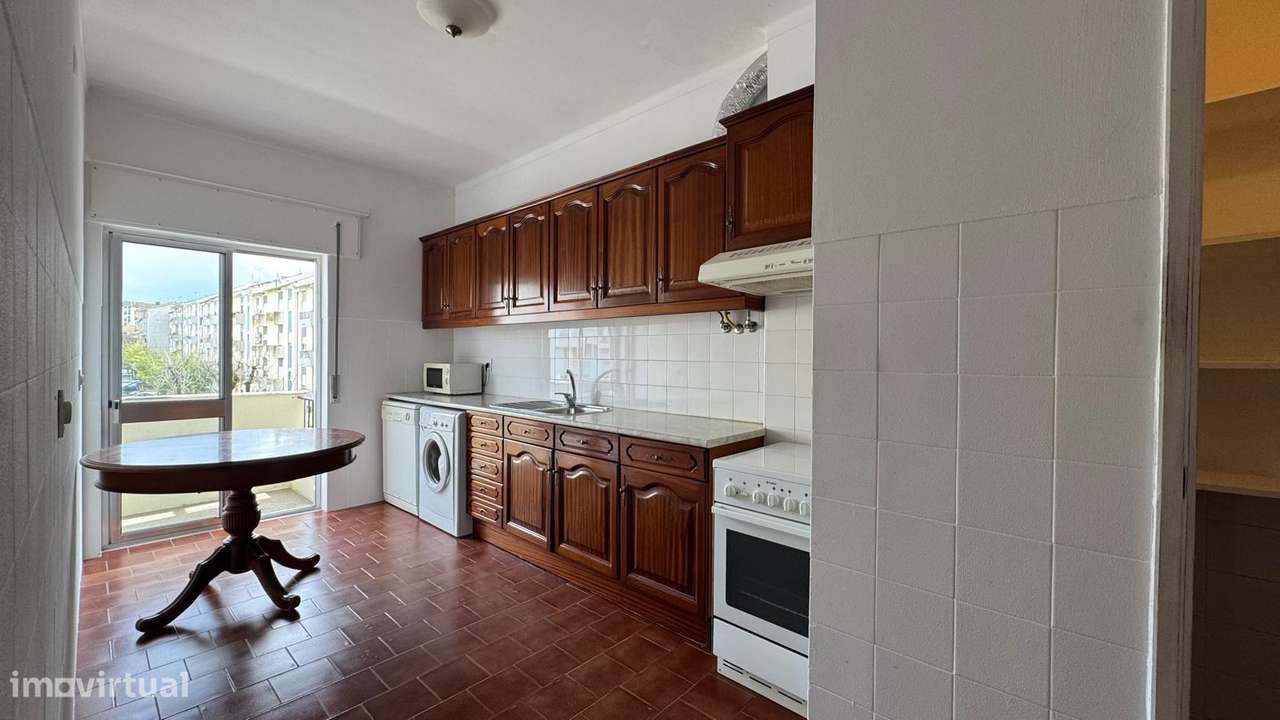 Apartamento T2, situado na Moita - Grande imagem: 4/19