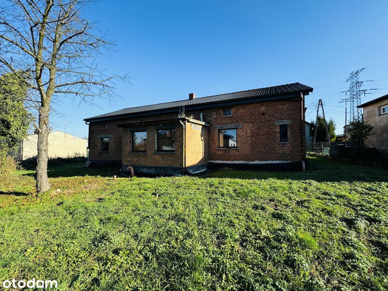 Klimatyczny dom z cegły z koncepcją adaptacji-12