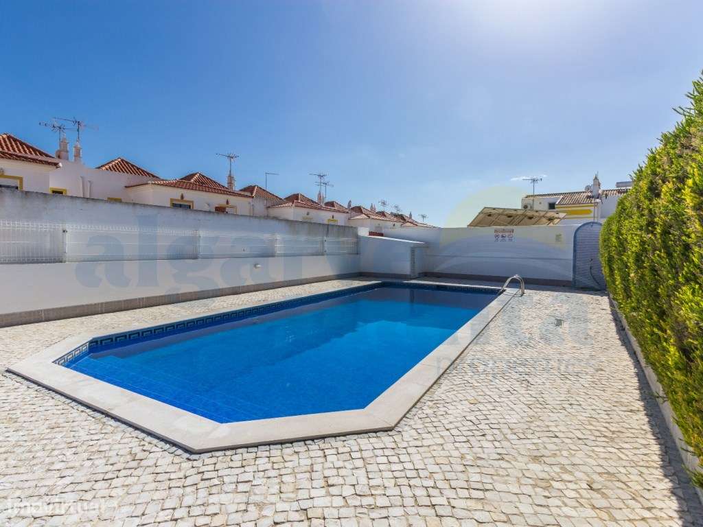 Moradia Geminada T2+2 com Piscina e Estacionamento - Manta Rota, Al... - Grande imagem: 2/39