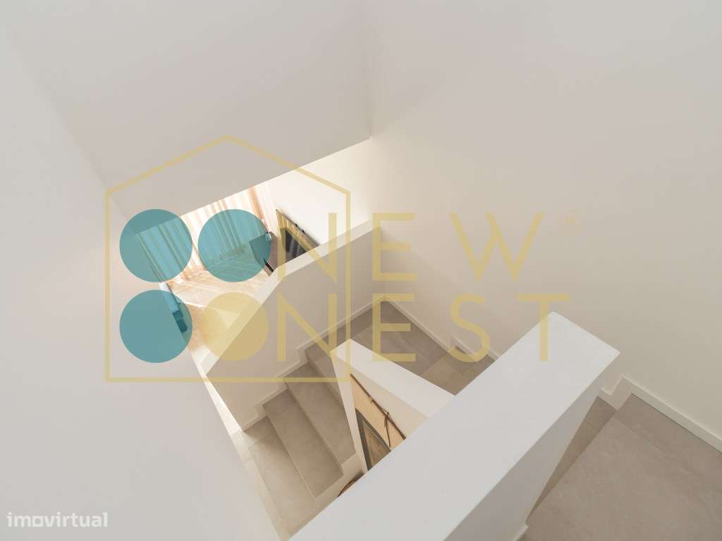 Moradia T3+1 em Banda como Nova com pátio e Vista Castelo de Palmel...-18