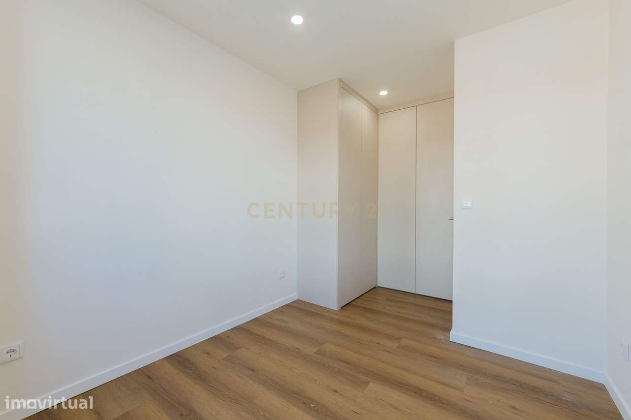 Apartamento T3 moderno e espaçoso no coração do Pinhal Novo-26