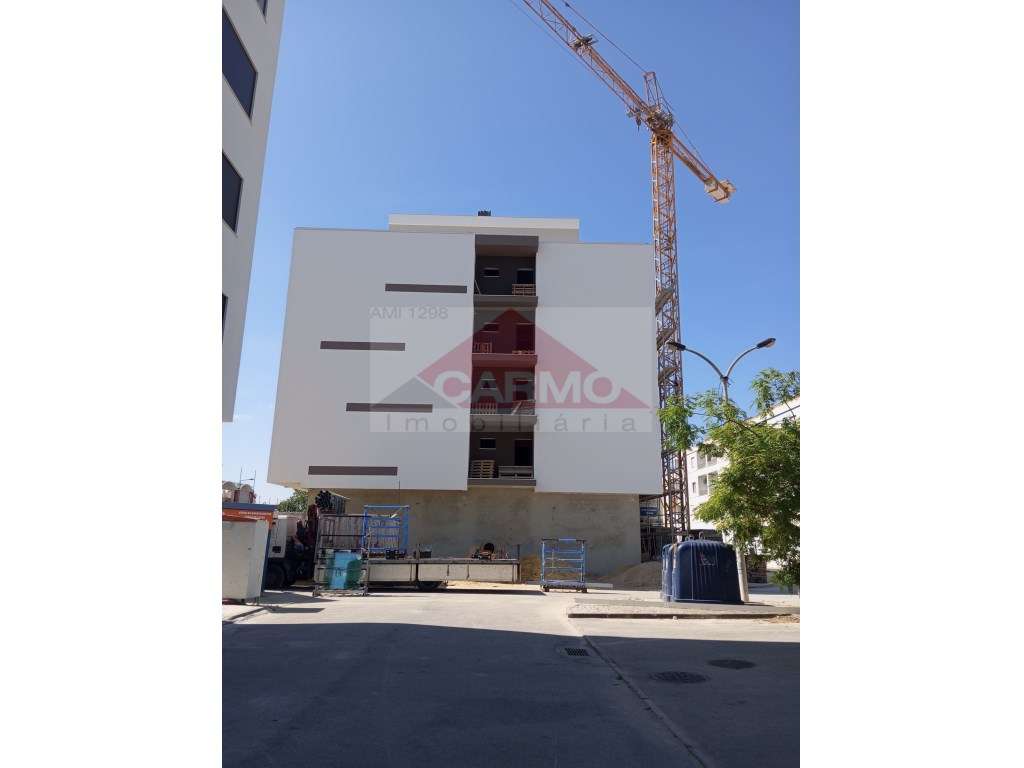 Duplex T3+1 Novo com Excelentes Acabamentos, parqueamento e Arrecad... - Grande imagem: 4/10