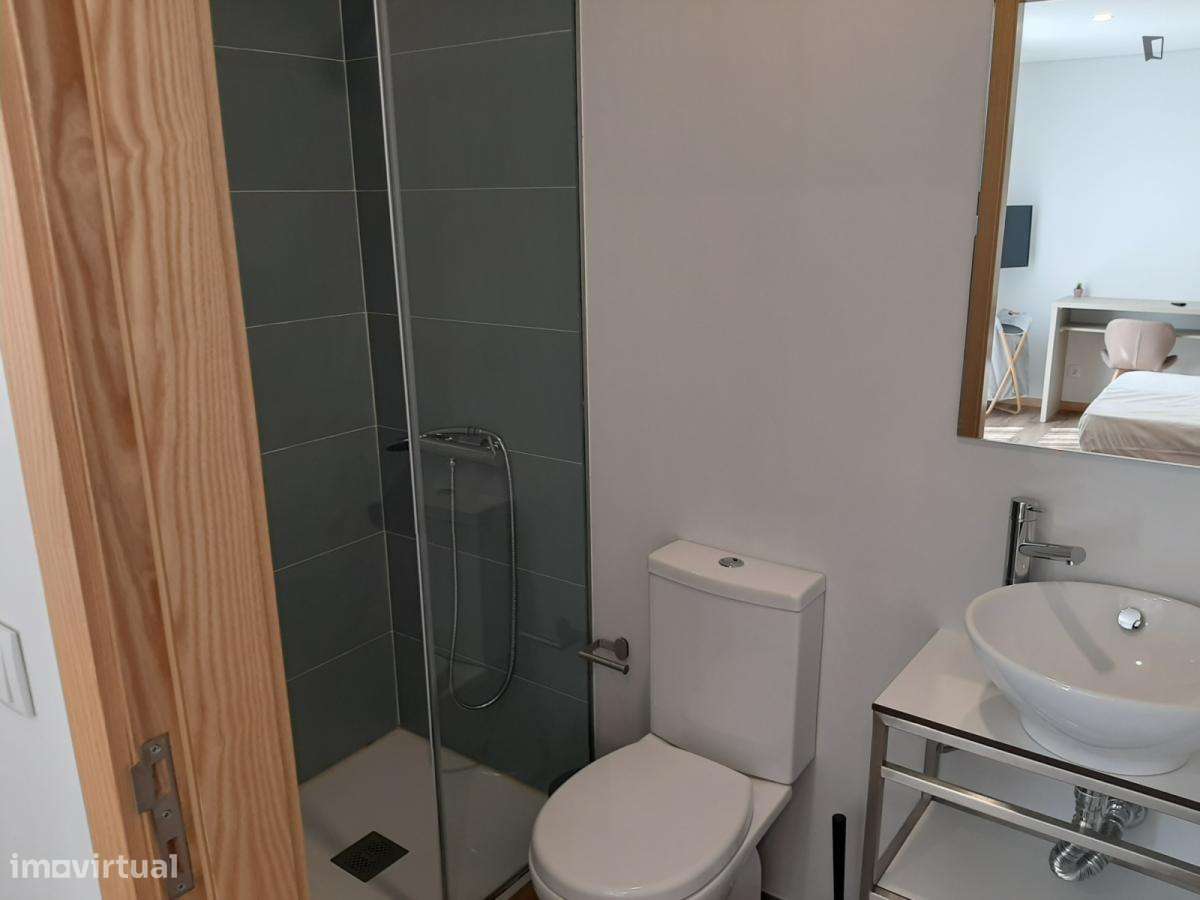 Quarto - localizado em São Mamede de Infesta Porto - Grande imagem: 5/6