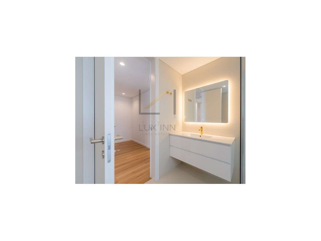Moradia de Luxo T4 , São Pedro Do Estoril, com Piscina e Garagem-38