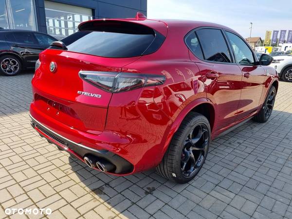 Alfa Romeo Stelvio - 4