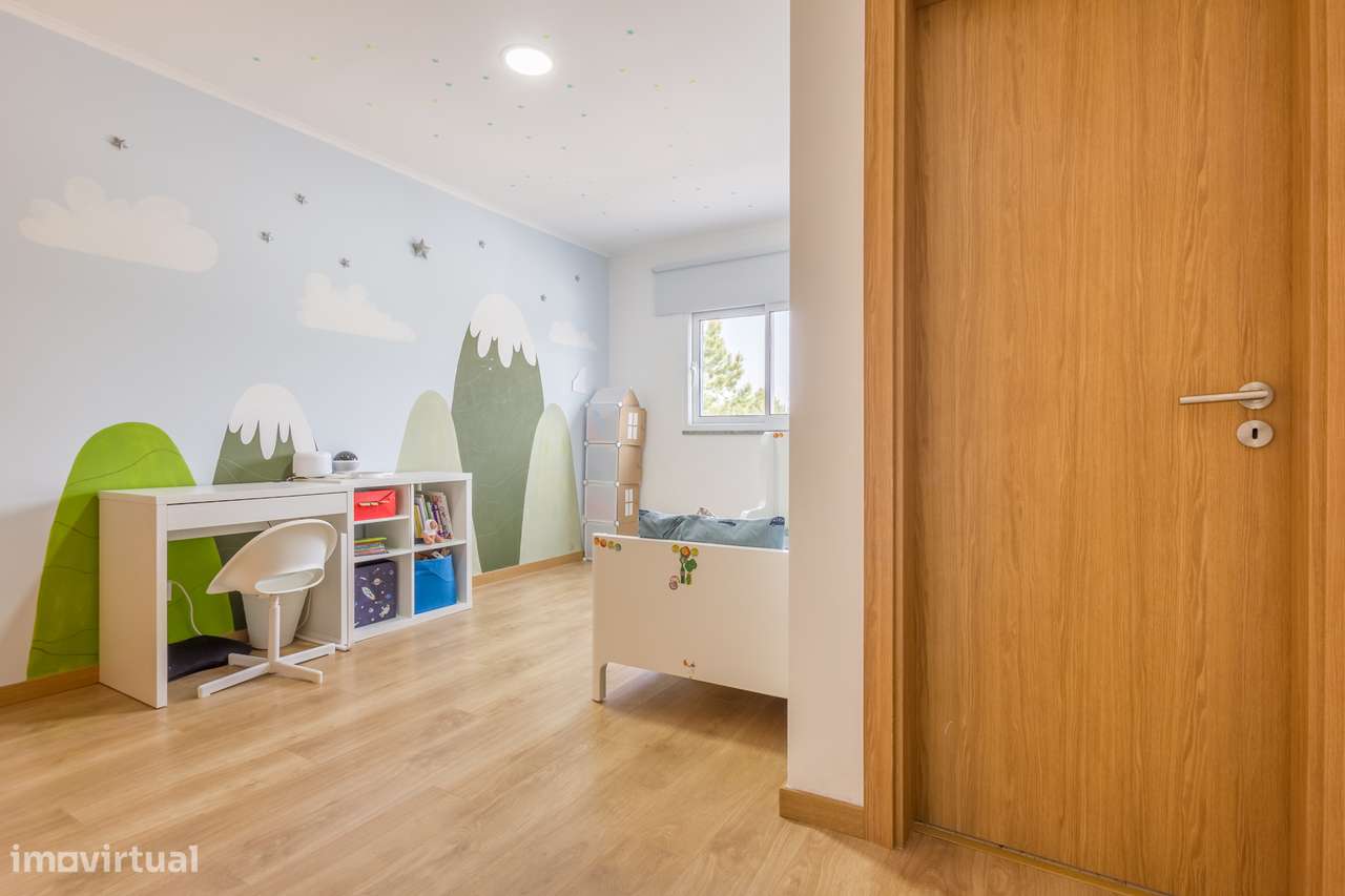 Moradia isolada com piscina aquecida num terreno de 398 m²!-35