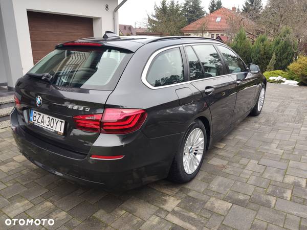 BMW Seria 5 525d Touring Luxury Line - 7