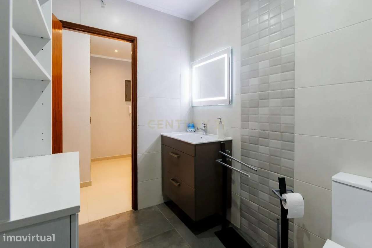 T2 R/c. alto - Remodelado - Torre da Marinha-10