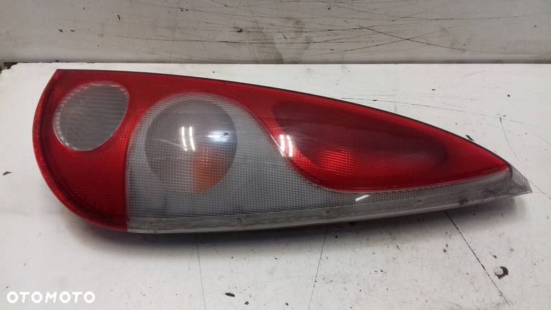 LAMPA PRAWY TYŁ TYLNA TOYOTA YARIS VERSO 99-03 - 2