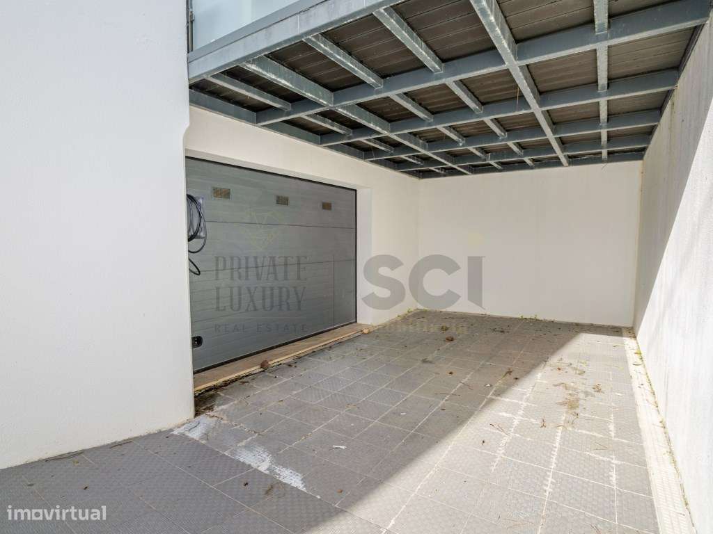 Moradia T4 na Aroeira, contemporânea com piscina e cave-58