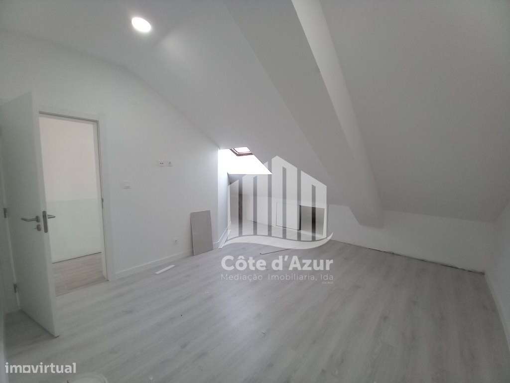 Apartamento Duplex de 4 assoalhadas, localizado na Costa de Caparica. - Grande imagem: 5/32