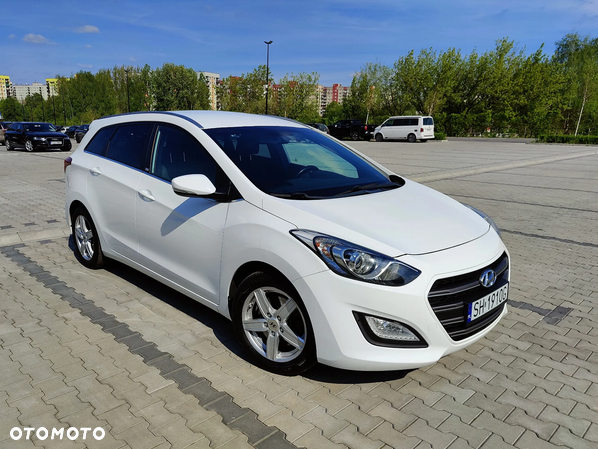 Hyundai I30 blue Kombi 1.6 CRDi DCT Passion - 16