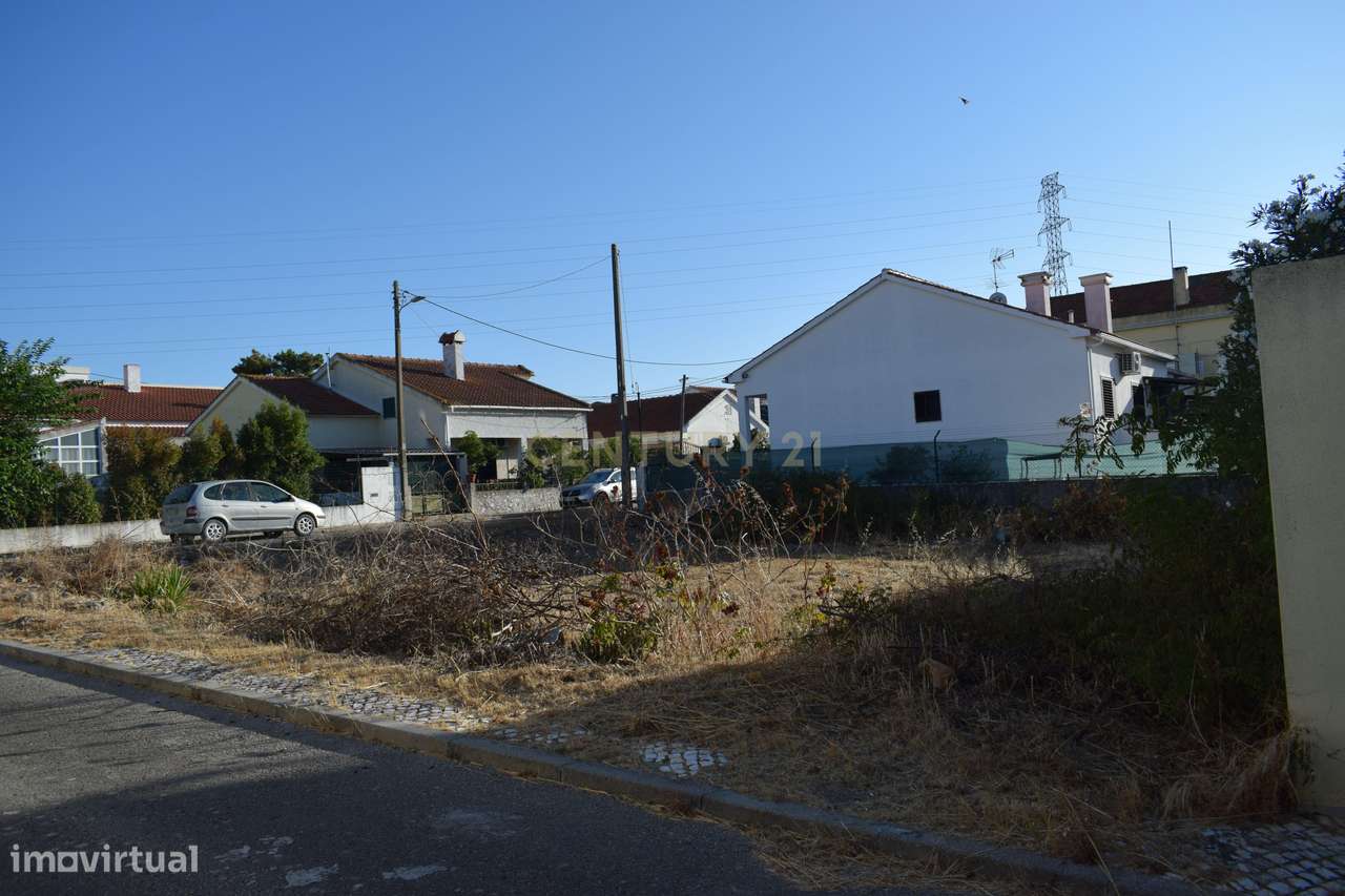 Terreno Urbano de 318 m² em Palmela: Viabilidade para Moradia de 210 m-4