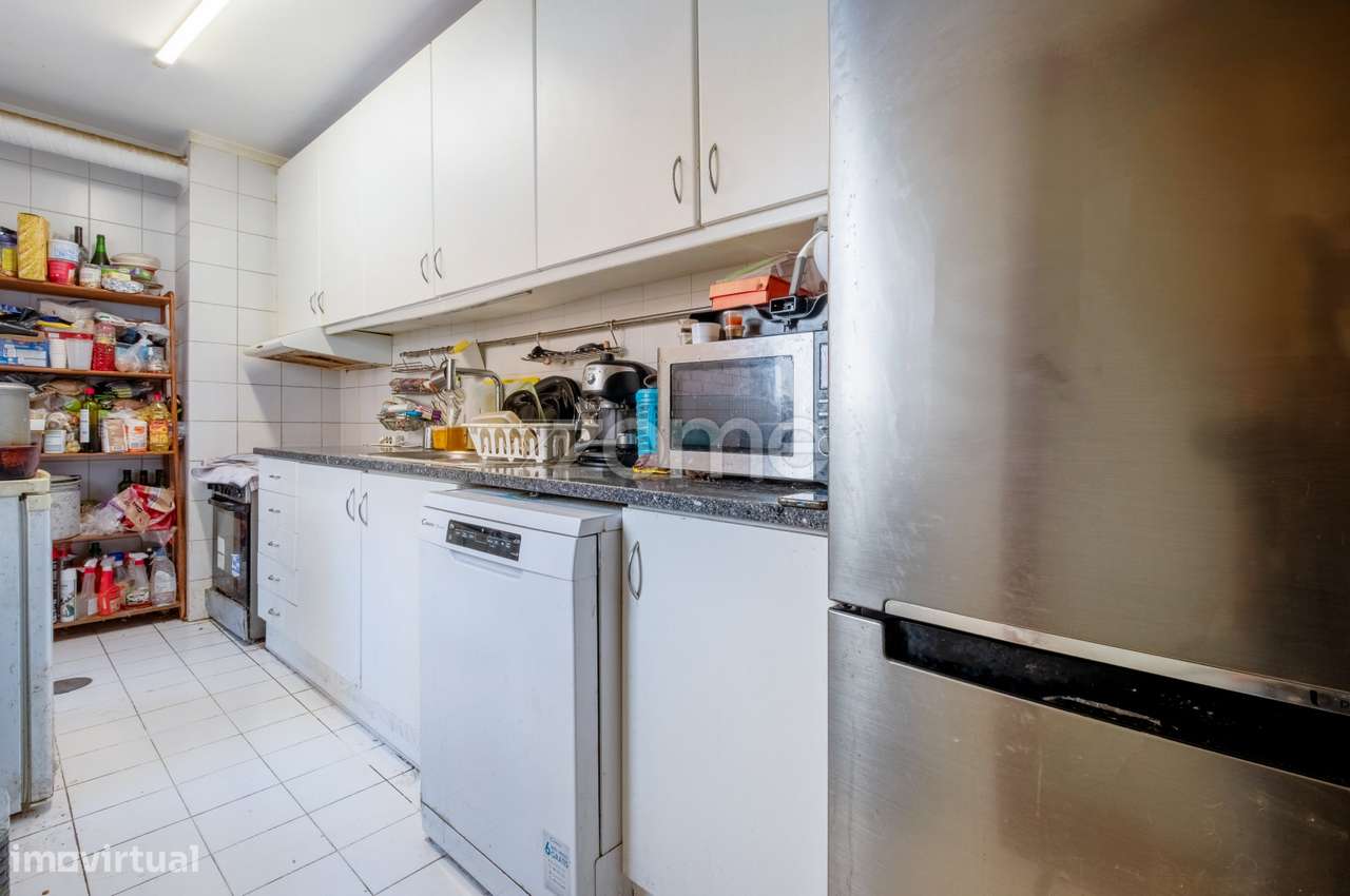 Apartamento T4 com lug. garagem e arrumos - Monte dos Burgos - Grande imagem: 5/26