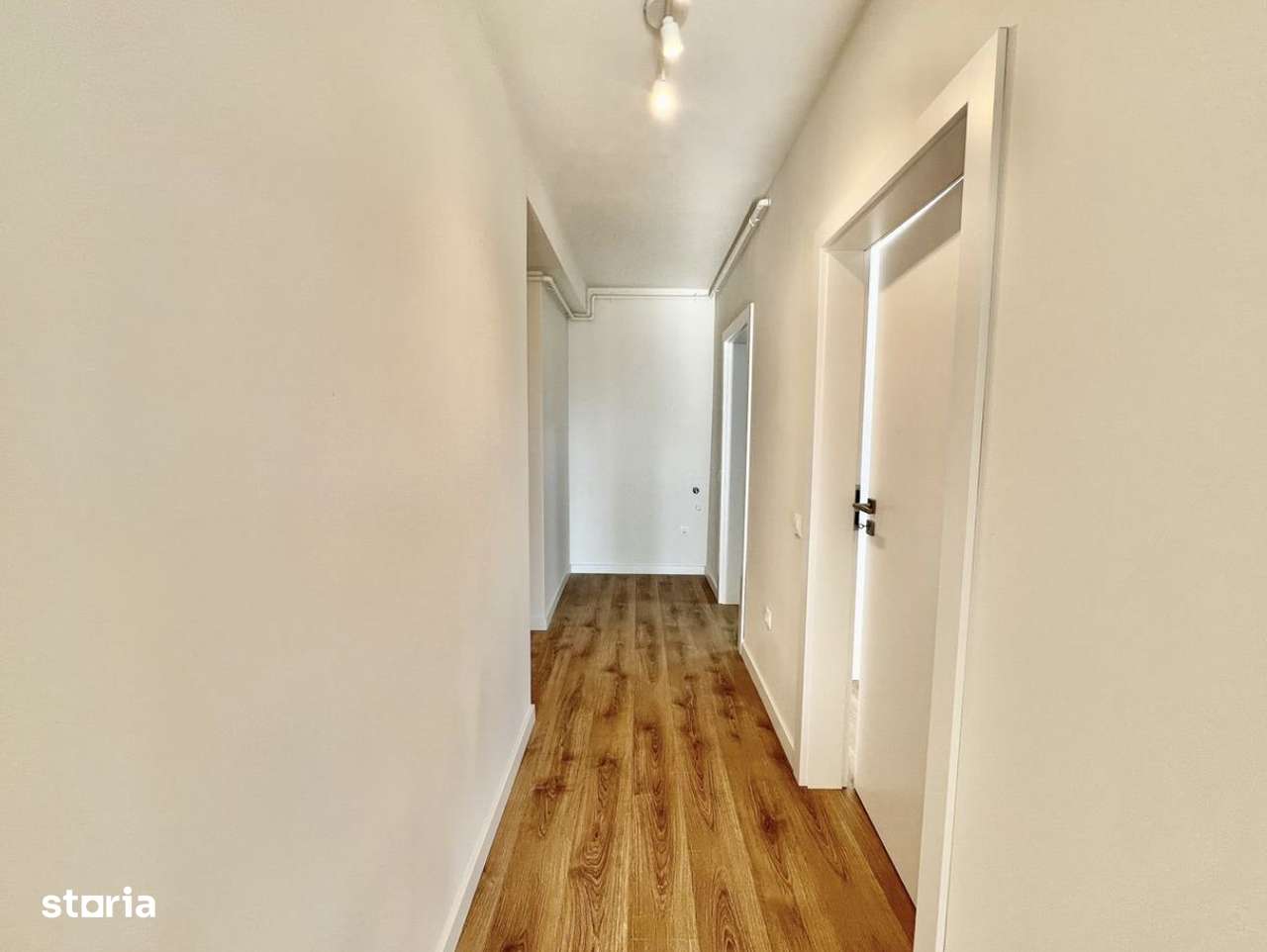 Ap. superb - 2 camere - 3.45 mp utili + balcon 7.37 mp - la cheie - Imagine principală: 4/9