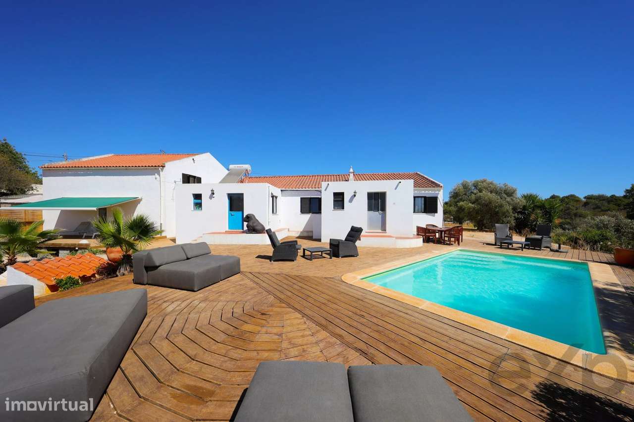 Típica Casa Algarvia com Estúdios, Piscina e Vista Serra.-0