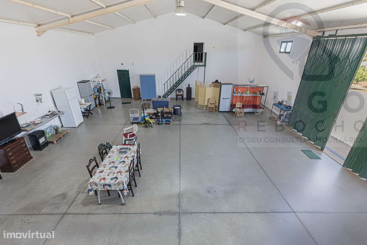 Quinta com 1,425 ha em Redondo-44