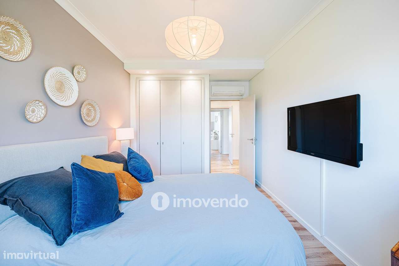 Apartamento T3 com garagem, em condomínio com piscina, em Bicesse-32