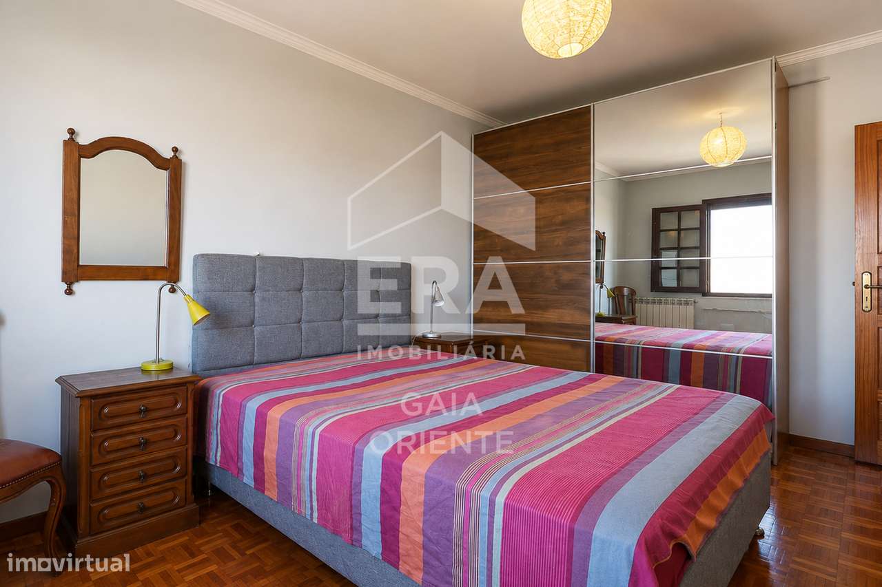 Moradia T4 Com Jardim e Garagem-17