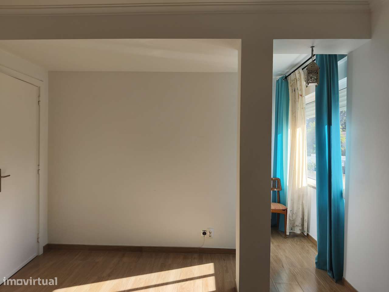 T2 Bem Conservado na Rua José Cardoso Pires, Areias, Estoril.-19