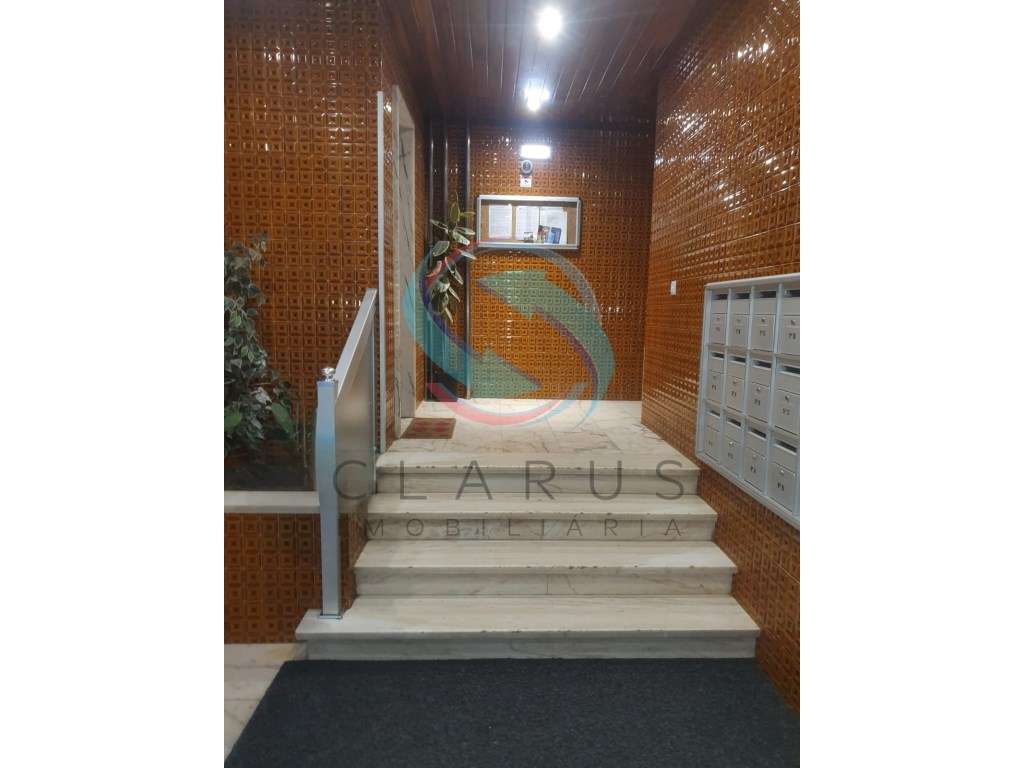 Excelente Apartamento T2 -Almada-26