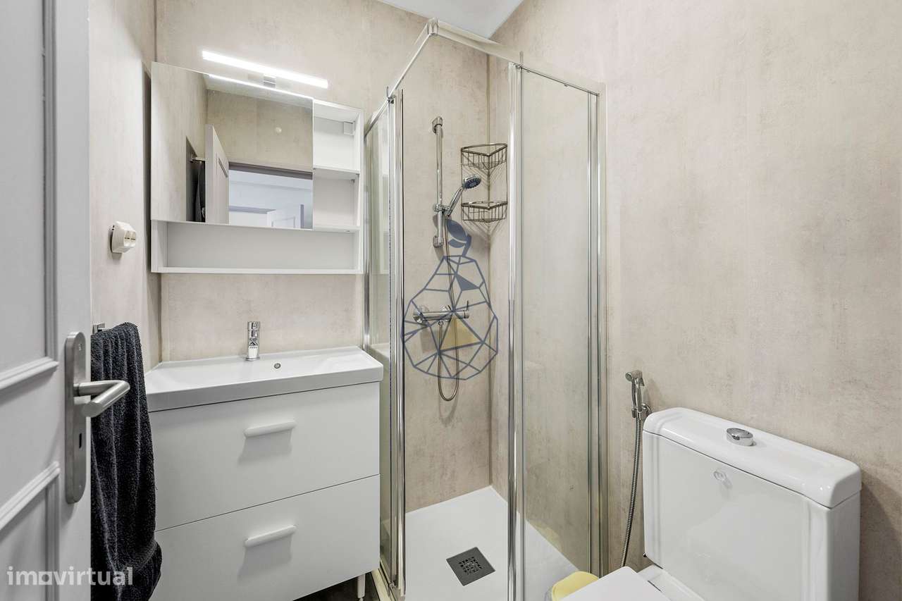 Apartamento Duplex T3 mobilado,  3 casa de banho ,Terraço, Vista Mar A-31