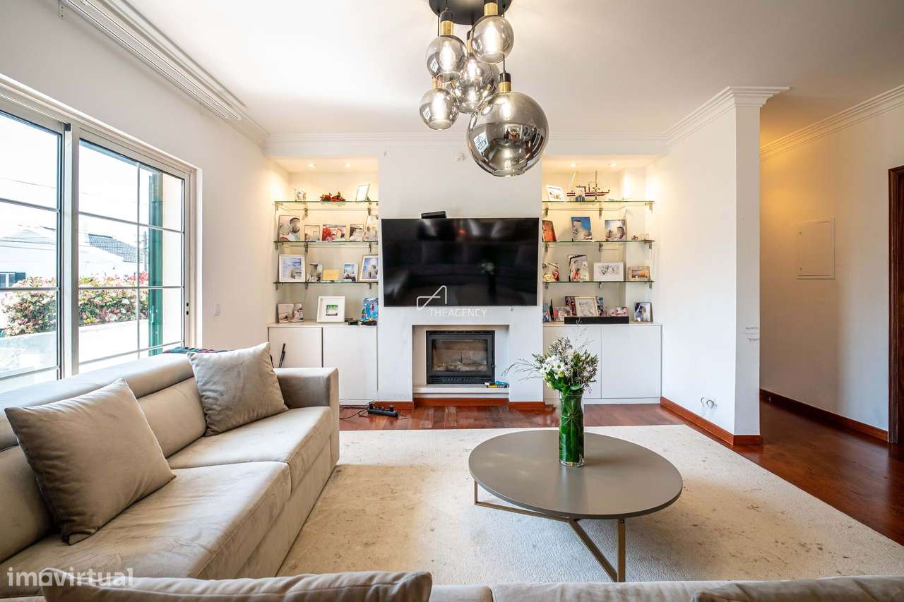 Moradia Independente no Estoril com 4 Quartos, Piscina e Garagem-5