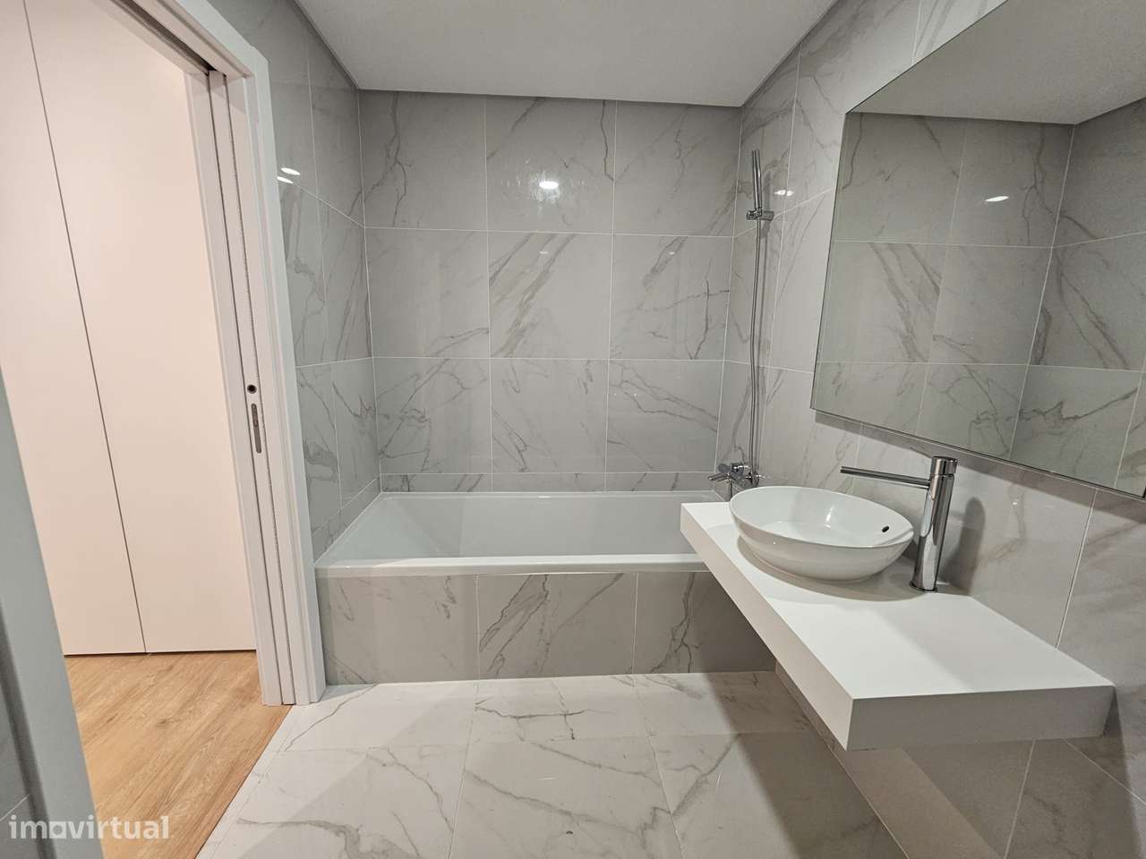 Magnifico T2 na Urbanização SkyCity-16